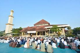 Ratusan Orang Hadiri Salat Idul Fitri 1444 H di Masjid Pertamina Balongan
