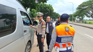 Tekan Risiko Kecelakaan, Sopir Angkutan di Pantura Indramayu Jalani Tes Kesehatan dan Urine